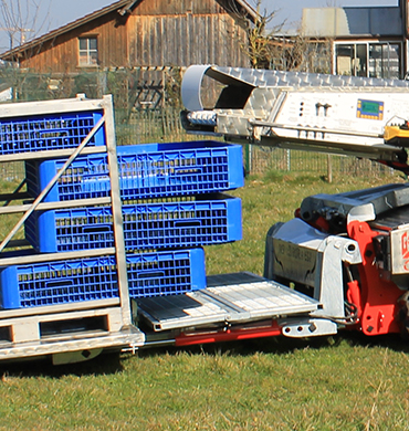 Chicken, Poultry, Broiler Harvesting Machine Loading Cages